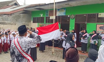 Upacara Peringatan Hari Guru ke-79 di MIN 8 Kota Medan