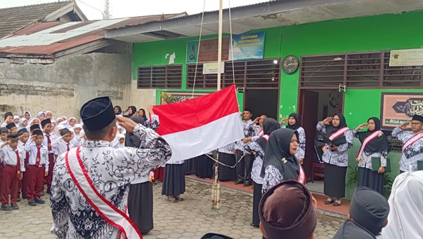 Upacara Peringatan Hari Guru ke-79 di MIN 8 Kota Medan